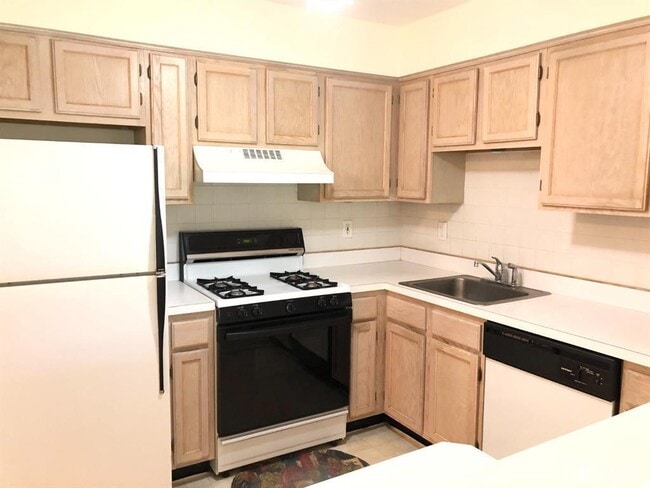 Building Photo - 936 Waterford Dr