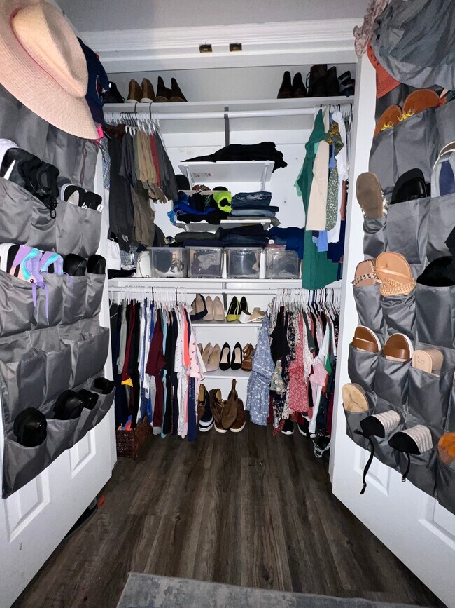 Master closet - 3345 Canton Ct