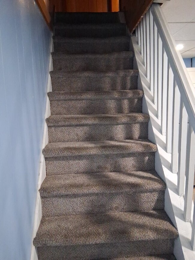 Building Photo - 216 Crane St