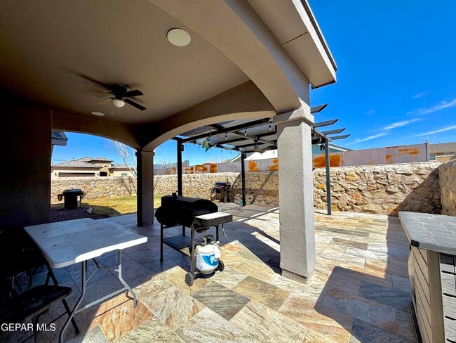 Building Photo - 1180 Spofford Pl