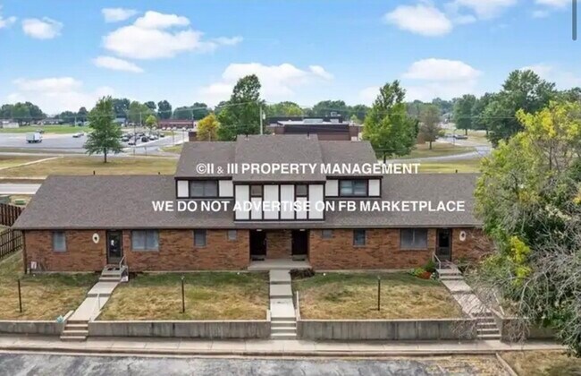Building Photo - 1103 Durham Dr
