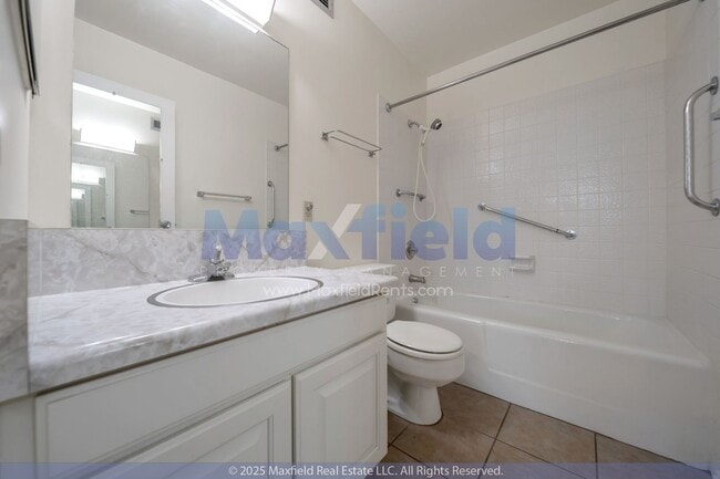 Building Photo - Salt Lake City - Near Downtown - 2BD - 2BT...