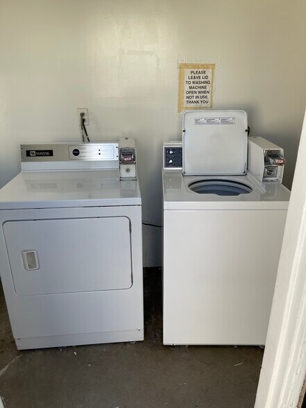 Laundry room - 5931 Buffalo Ave