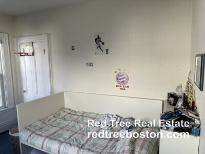 Building Photo - 84 Walker St