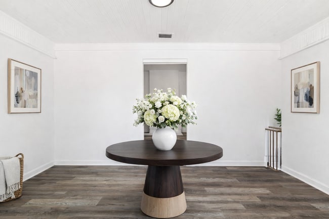 Building Photo - 336 W 18th St