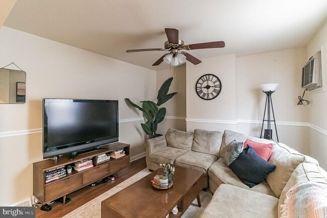 Building Photo - Spacious 3-Bedroom Home with Deck and Bonu...