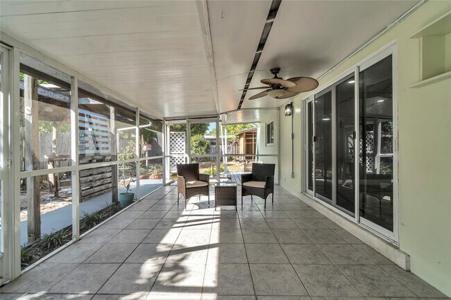 Building Photo - 4541 NE 6th Terrace