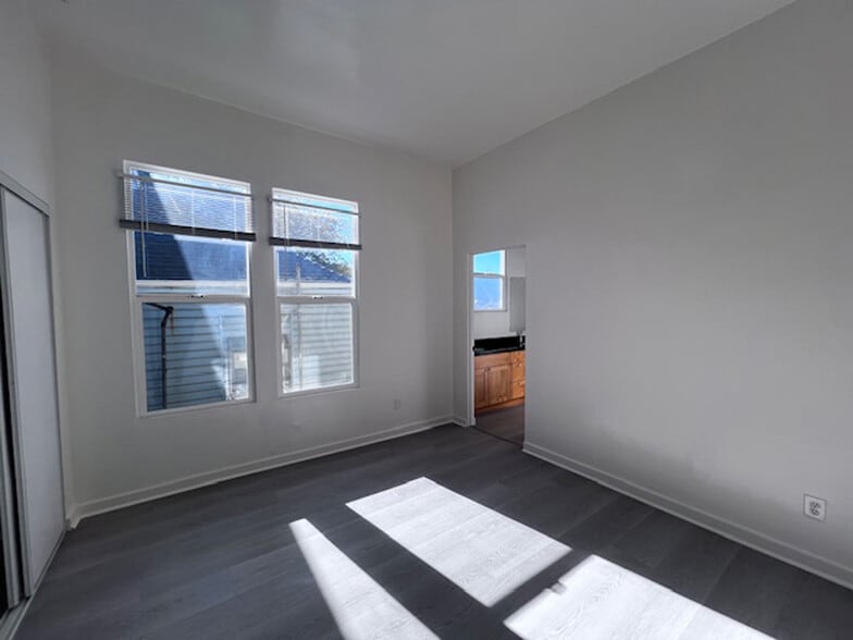 Building Photo - 1039 Peralta St