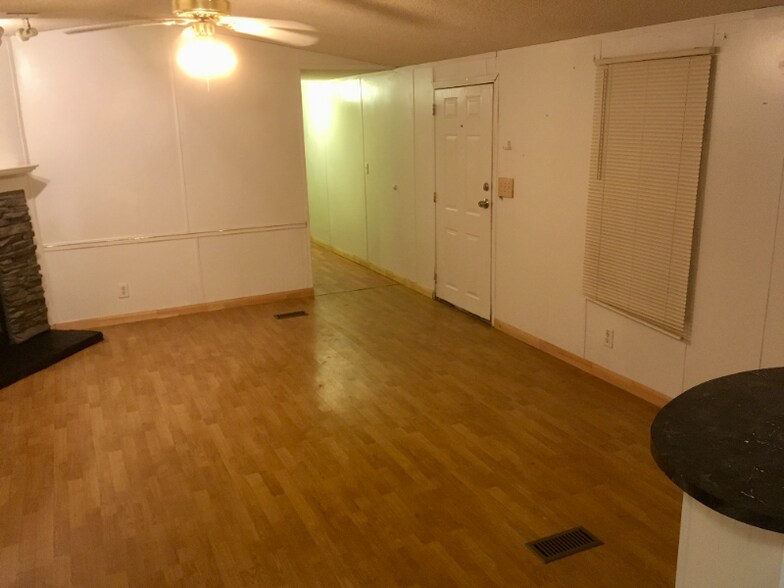 Building Photo - 1330 Southpoint Dr