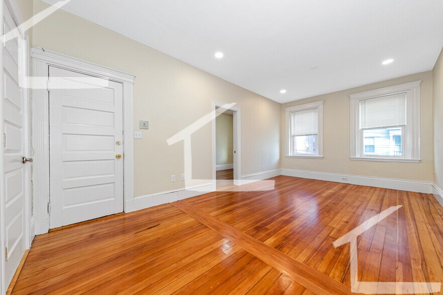 Primary Photo - 40 Brackett St
