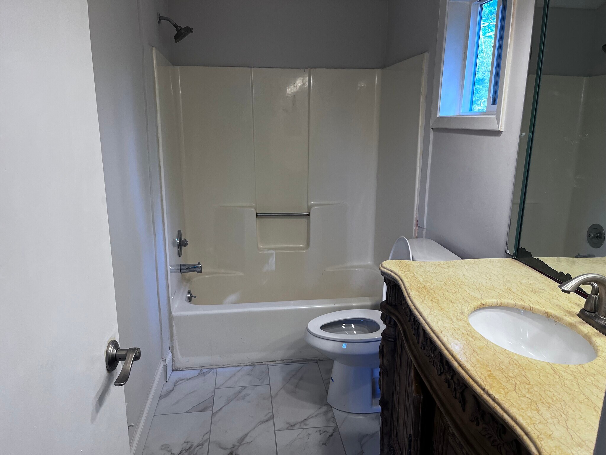 Building Photo - 2288 Paces Ferry Rd SE