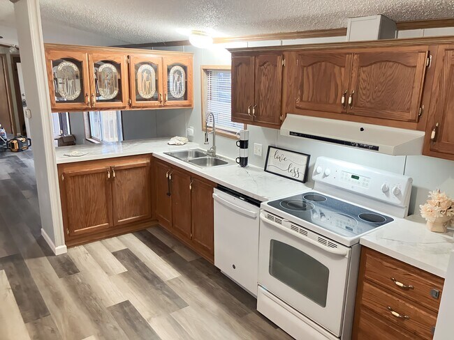 Building Photo - Mediapolis Village