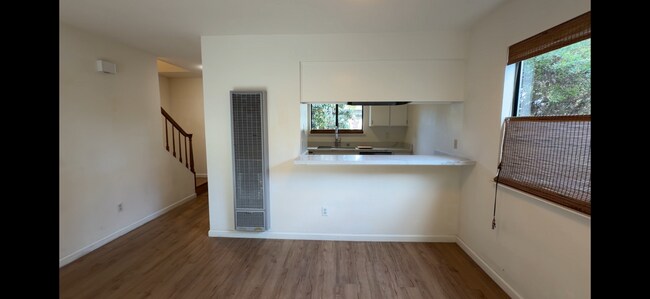 Building Photo - Charming Live Oak Townhome – Completely Renovated & Move-In Ready!