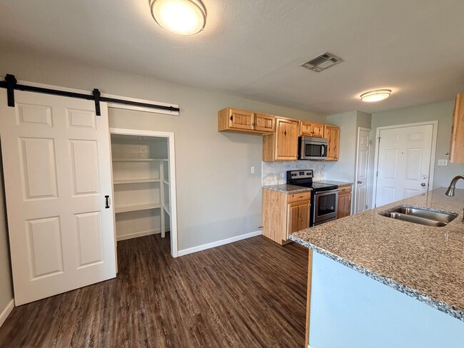 Building Photo - Updated 3/2 home with shop