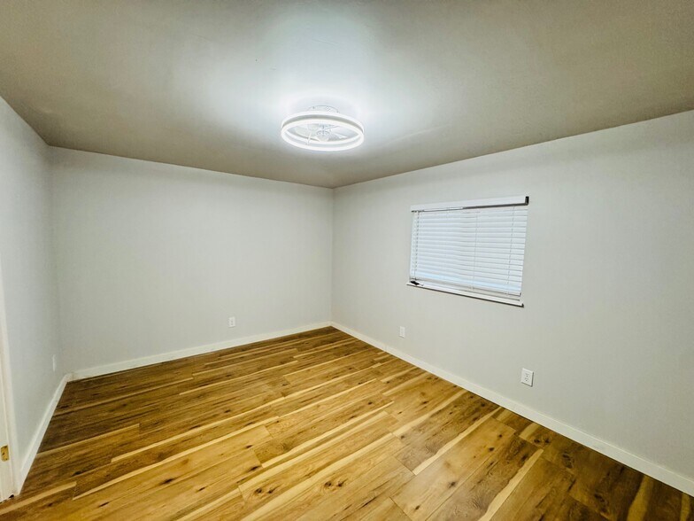 Building Photo - 10848 Scotsman Way