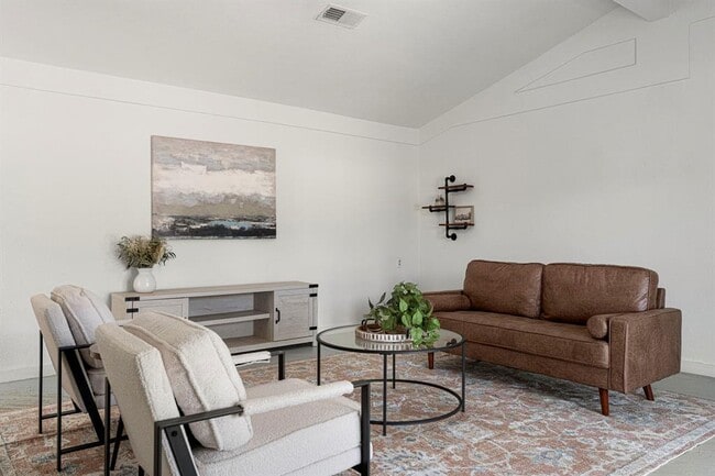Building Photo - 2591 Spring Valley Dr