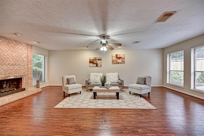 Building Photo - 2714 Green Fields Dr