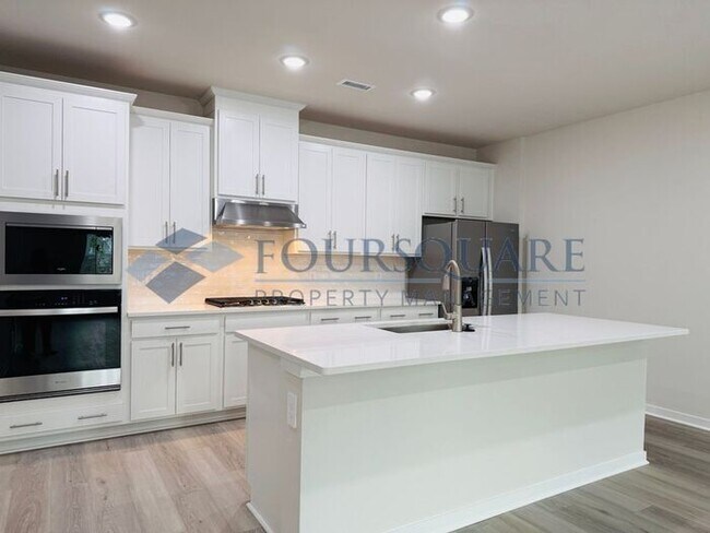 Building Photo - Modern 4-Bed / 2.5-Bath Single-Family Home with Loft, Gas Fireplace & 2-Car Garage – Near Downtow...