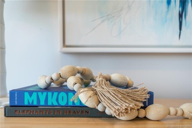 Building Photo - 201 Main St