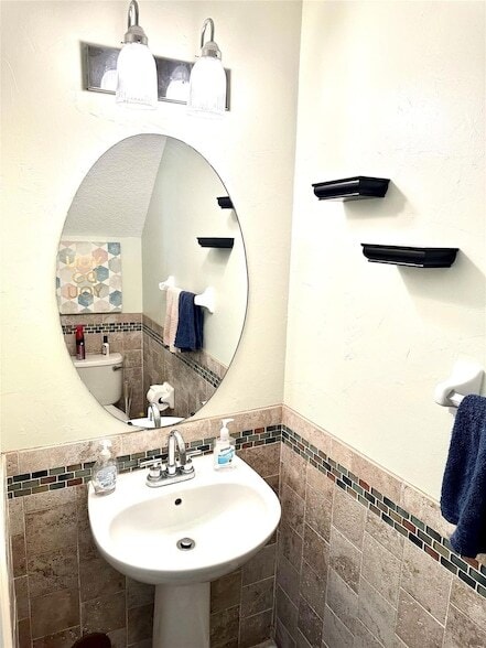 Building Photo - 9681 Santa Rosa Dr