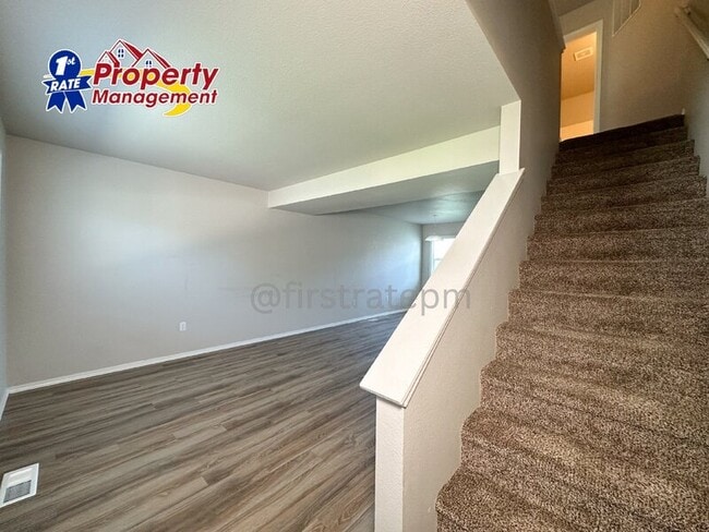 Building Photo - 2057 N Woodford Ave