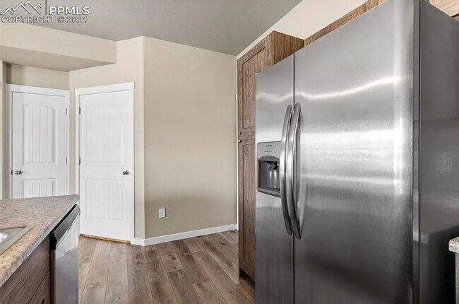 Building Photo - 4679 Pleasant Port View