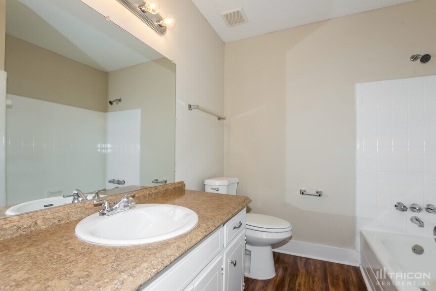 Building Photo - 530 N Royal Tower Dr
