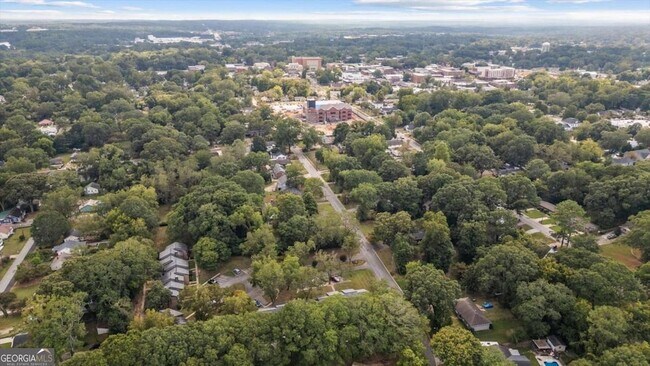 Building Photo - 541 N White St