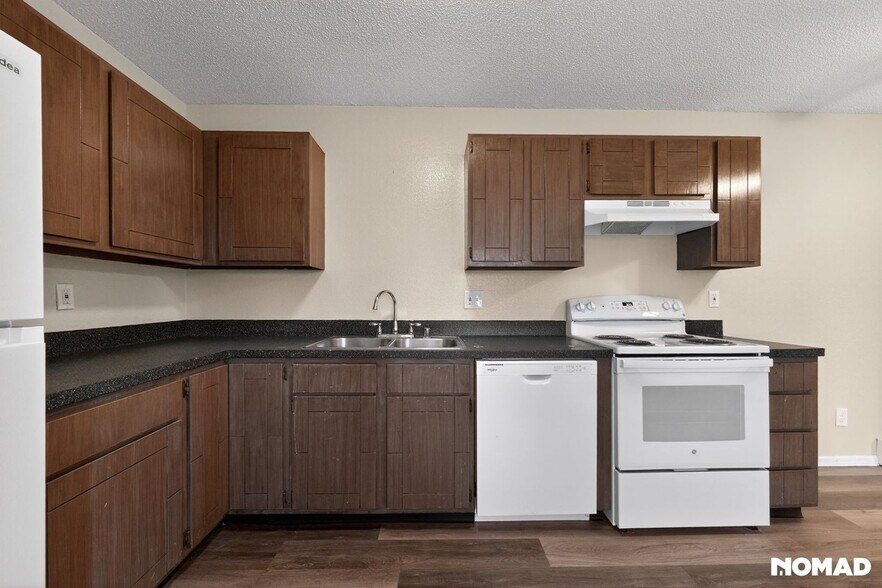 Building Photo - 820 Stone Mountain Ct