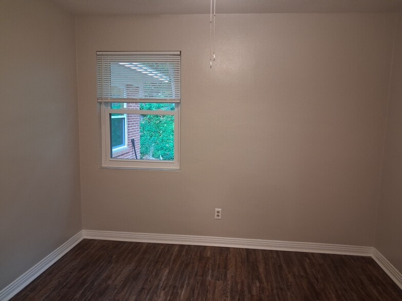Middle bedroom wall and window overlooking the patio - 614 N Gadsden St