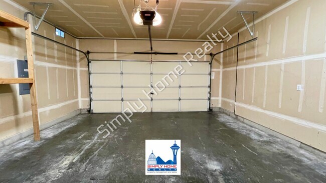 Building Photo - Step Inside To This Spacious & Comfortable 3-Bedroom Home!
