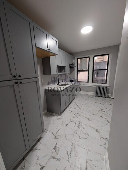 Building Photo - 160 Ellis Ave