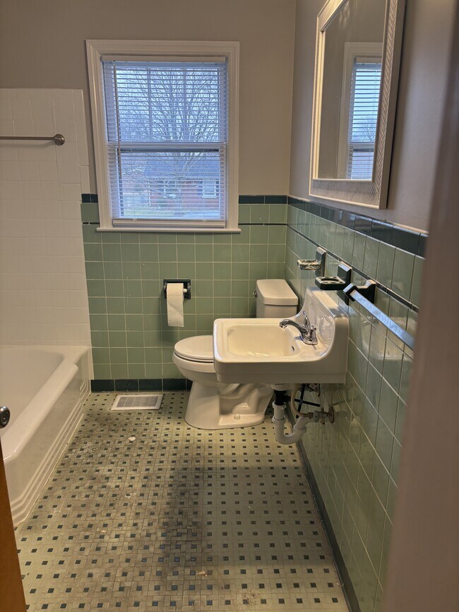 Building Photo - 1724 Silver Ln