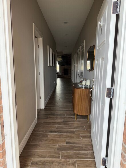 Building Photo - 630 W Clark St