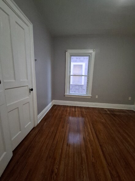 Building Photo - 31 Auchinvole Ave