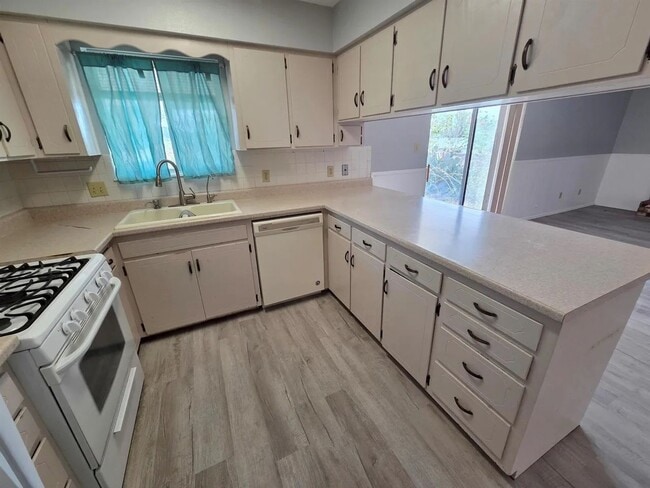 Building Photo - Very well maintained home