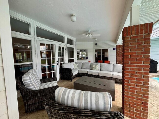 Building Photo - 1950 Bern Creek Loop