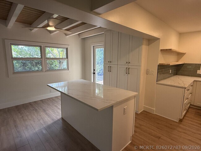 Building Photo - 228 Lake Terrace