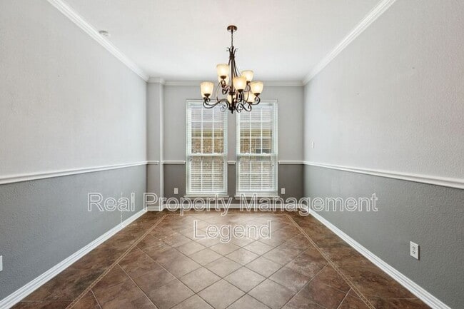 Building Photo - 1805 Sumac Dr