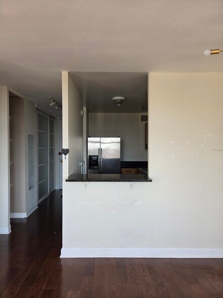 Building Photo - 444 W Fullerton Pky