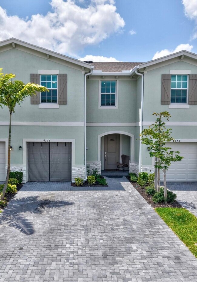 Building Photo - 4375 Hammock Grove Dr