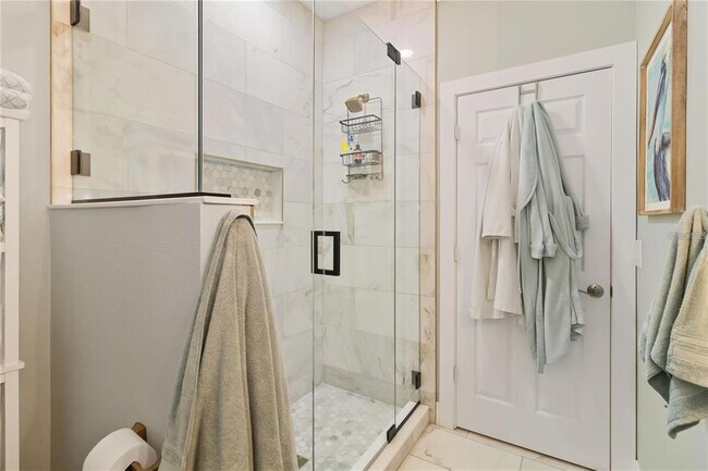 Building Photo - 7242 Hamilton Rd