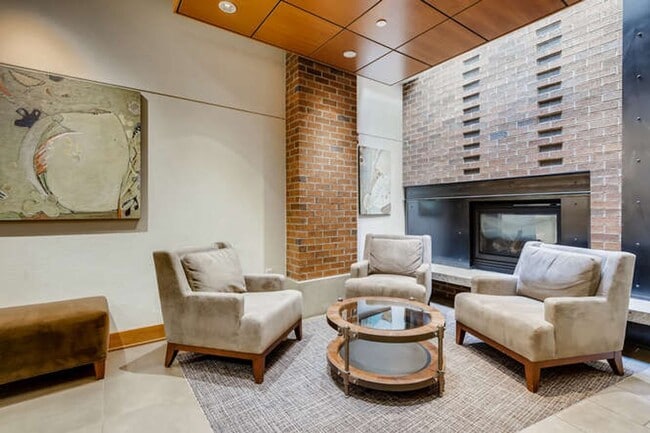 Building Photo - SPACIOUS 1-BEDROOM APARTMENT FOR RENT IN DOWNTOWN BALLARD!