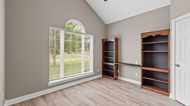 Building Photo - 4 Bedroom, 3 bathroom home in Pleasant Gro...