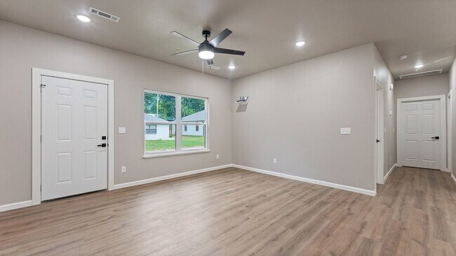 Building Photo - Newly built duplex with no prior tenants.
