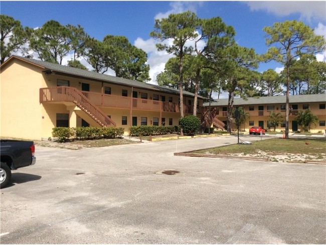 Building Photo - Wellman Trails Apartments