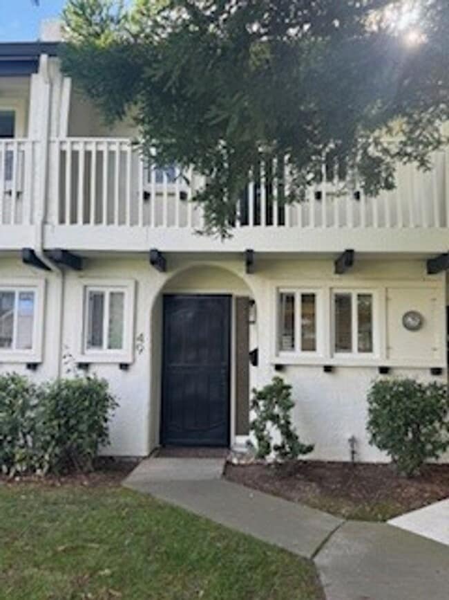 Building Photo - Beautiful Los Gatos Condo, Excellent Schools, 2 Bedroom 1.5 Bath.  Patio and a private one car ga...