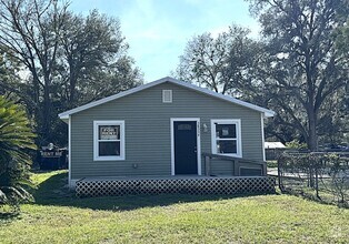 Building Photo - Charming 4BR/2BA Zephyrhills Home