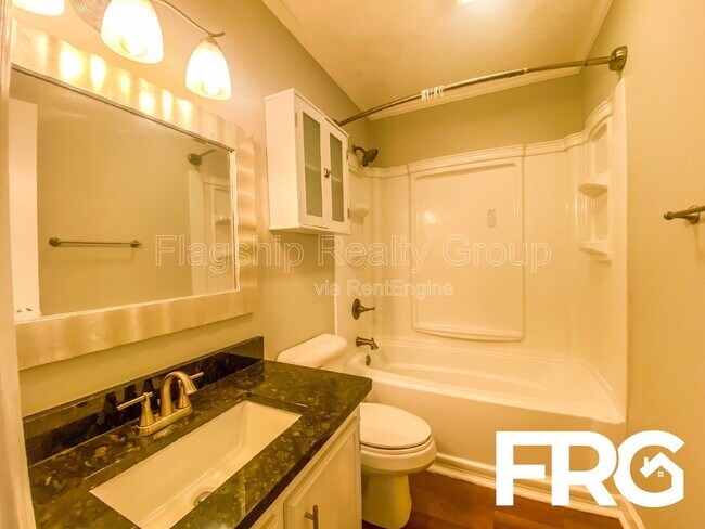 Building Photo - 305 Smith Pl