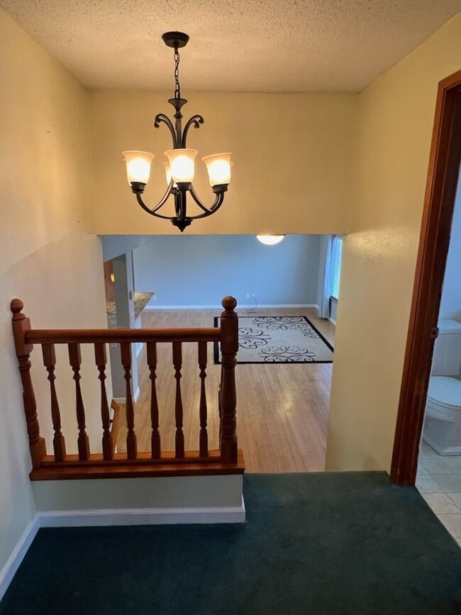 Building Photo - SPACIOUS 4 bed/2 bath home in desired location with double garage, fenced back yard!